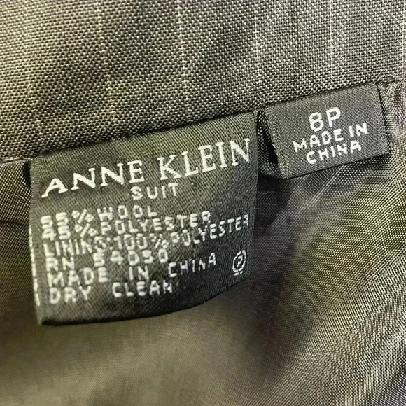 Anne Klein two piece skirt suit  size 8p brown/work/ career - Picture 16 of 16